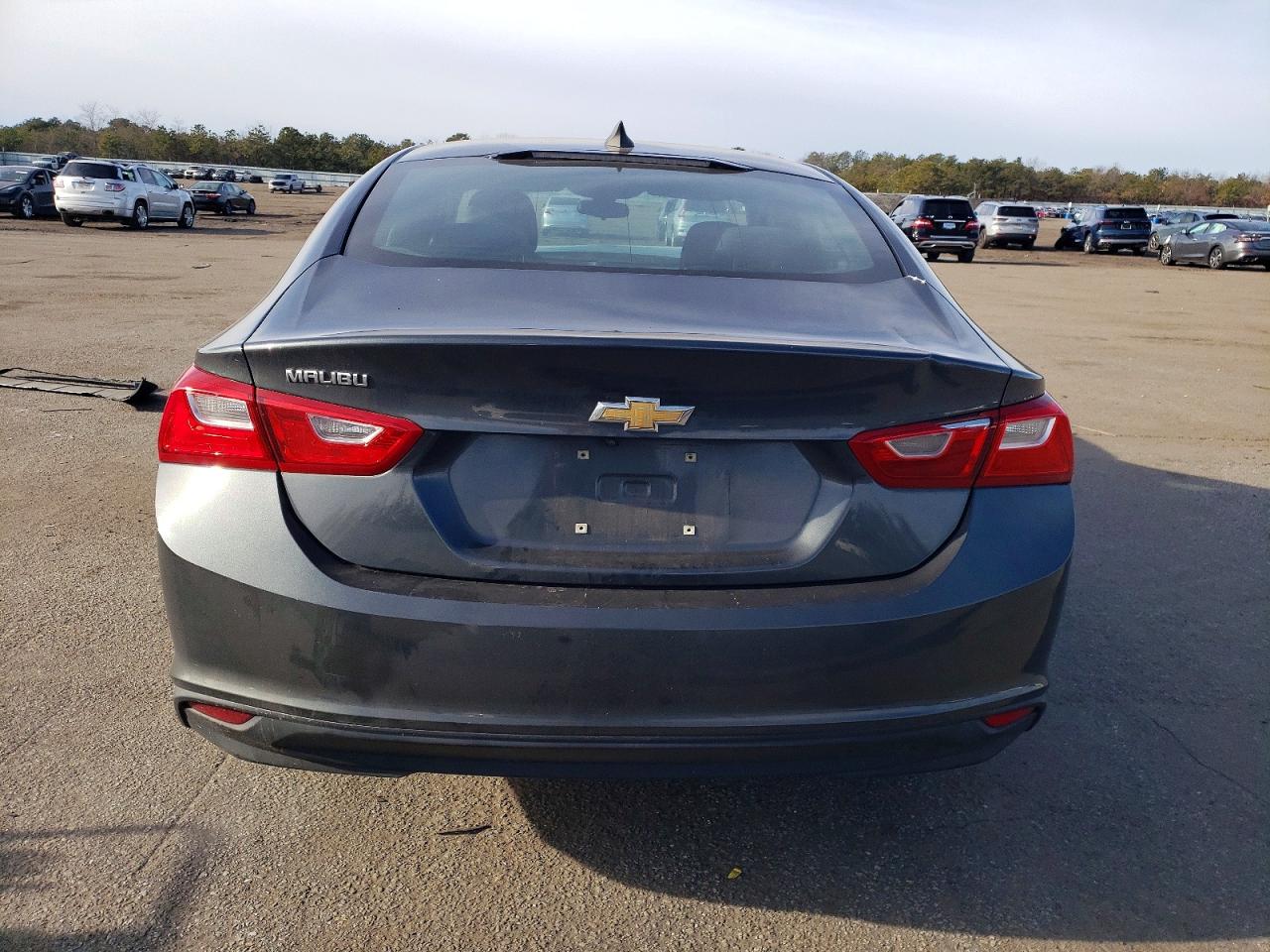 2018 CHEVROLET MALIBU LS photo 6