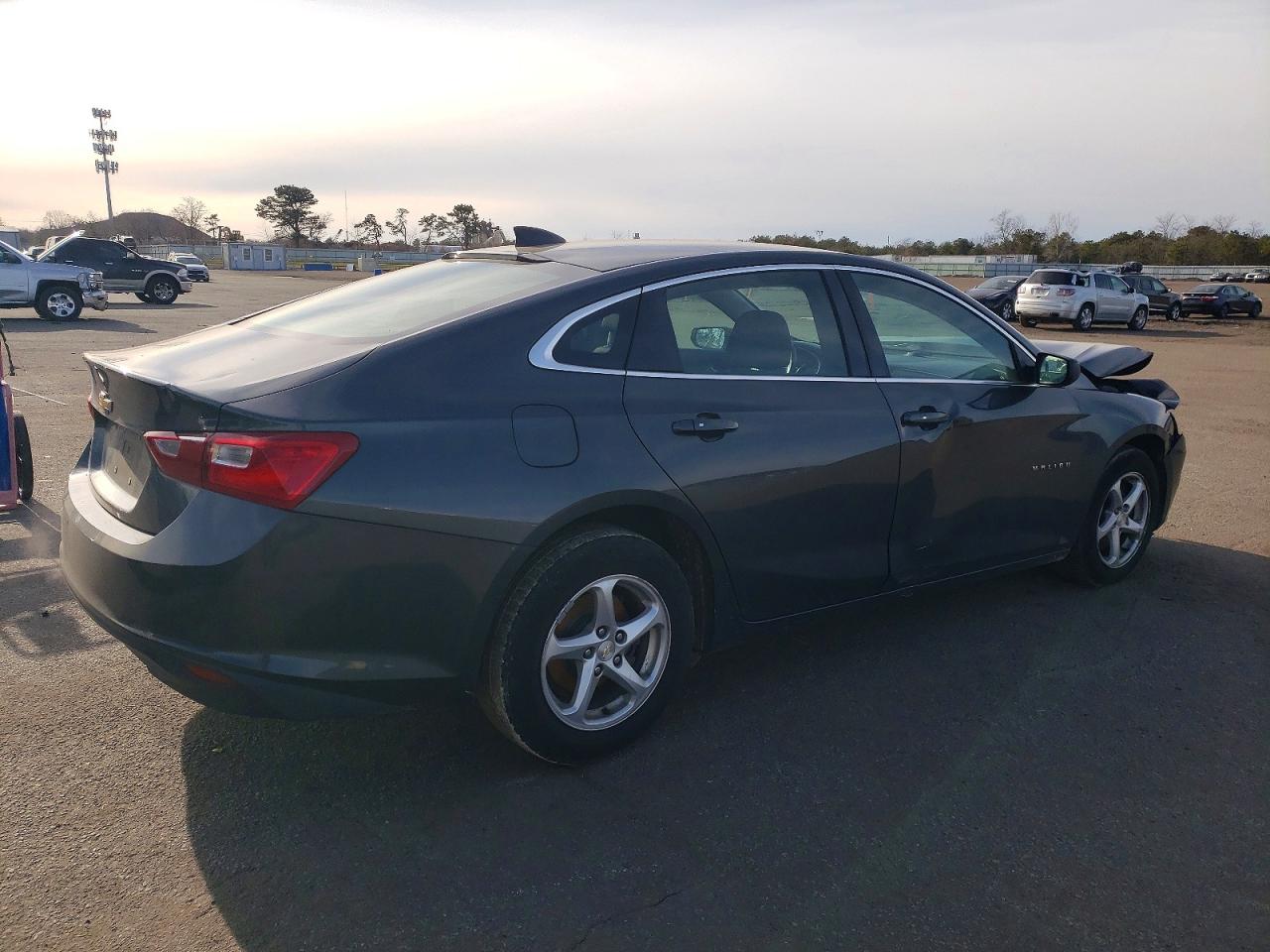 2018 CHEVROLET MALIBU LS photo 3