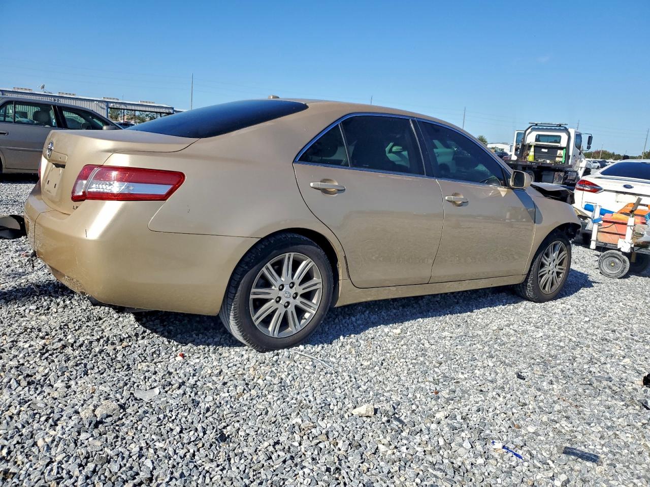 2011 TOYOTA CAMRY BASE photo 3