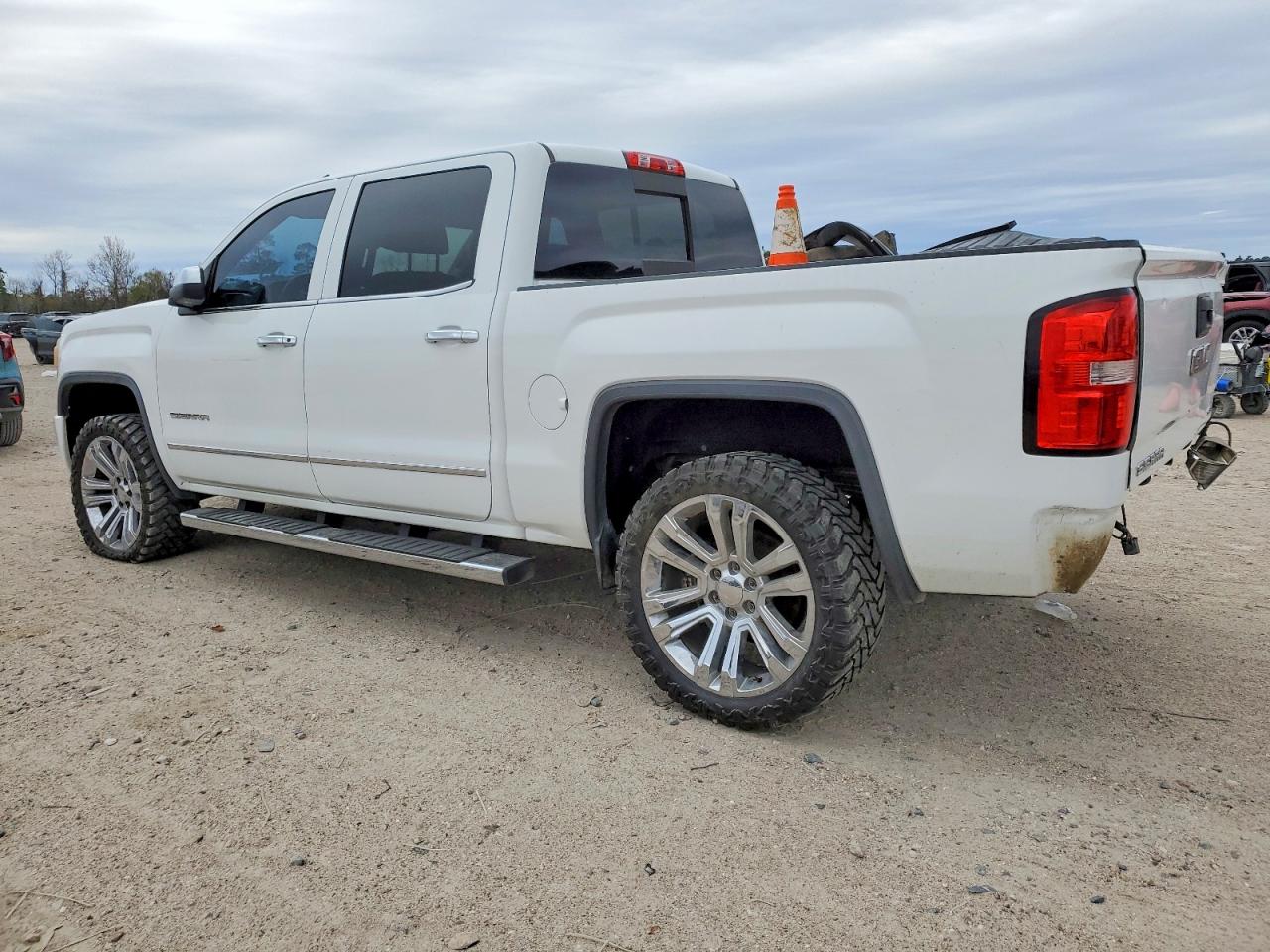 2015 GMC SIERRA C1500 SLT photo 2
