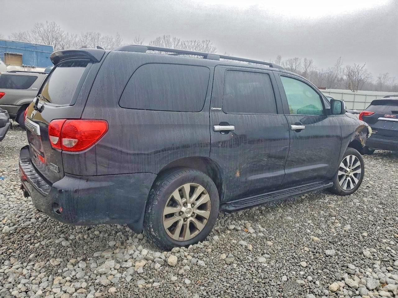 2010 TOYOTA SEQUOIA LIMITED photo 3