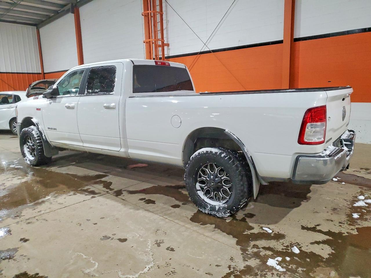 2019 RAM 3500 BIG HORN photo 2