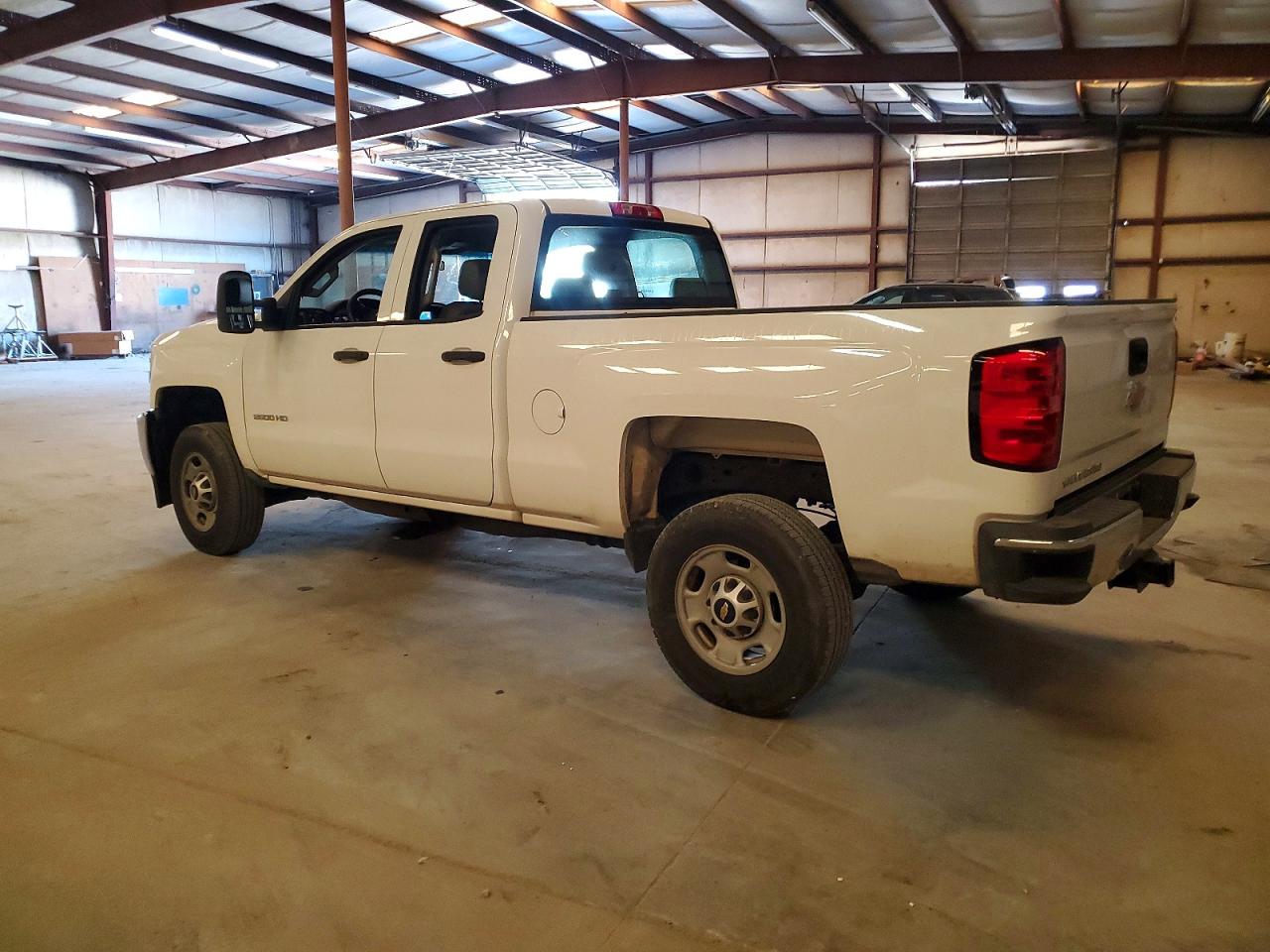 2015 CHEVROLET SILVERADO C2500 HEAVY DUTY photo 2