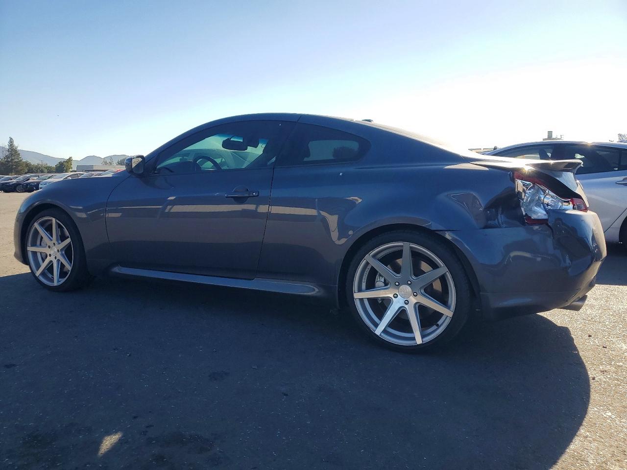 2009 INFINITI G37 BASE photo 2