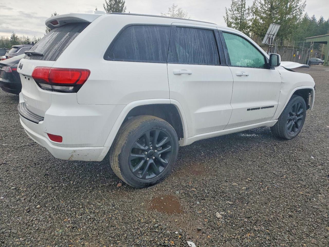 2022 JEEP GRAND CHEROKEE LAREDO E photo 3