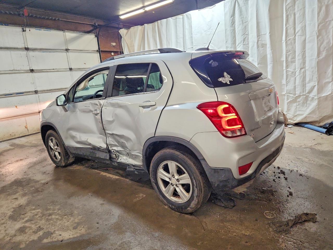 2017 CHEVROLET TRAX 1LT photo 2