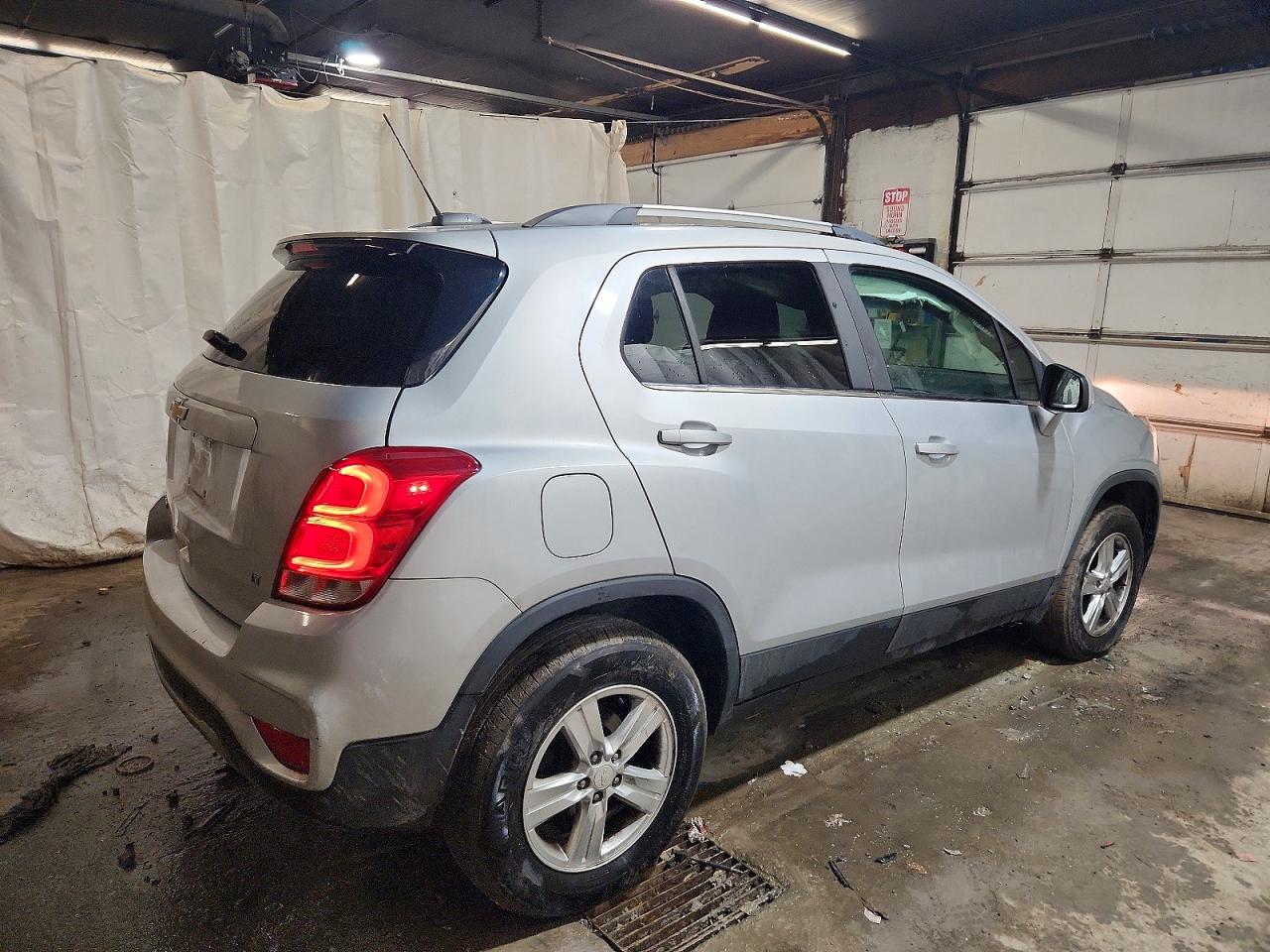 2017 CHEVROLET TRAX 1LT photo 3
