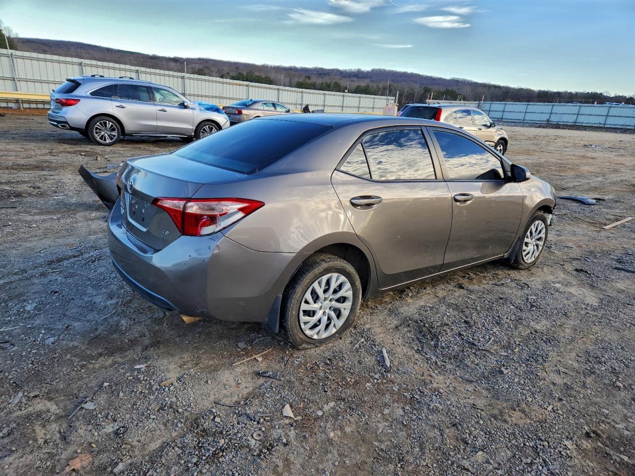 2017 TOYOTA COROLLA L photo 3
