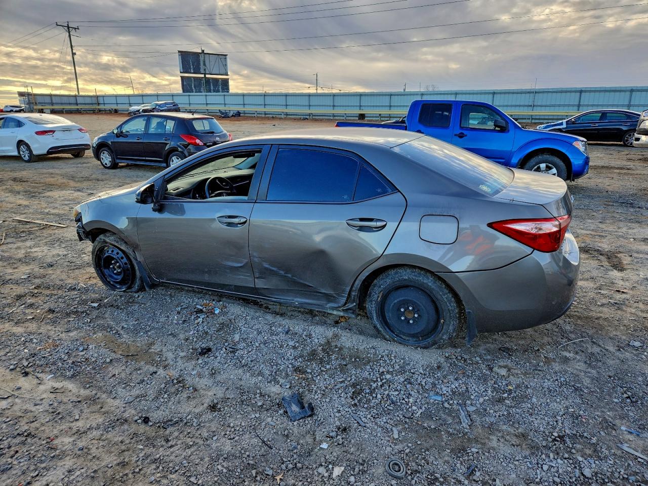 2017 TOYOTA COROLLA L photo 2