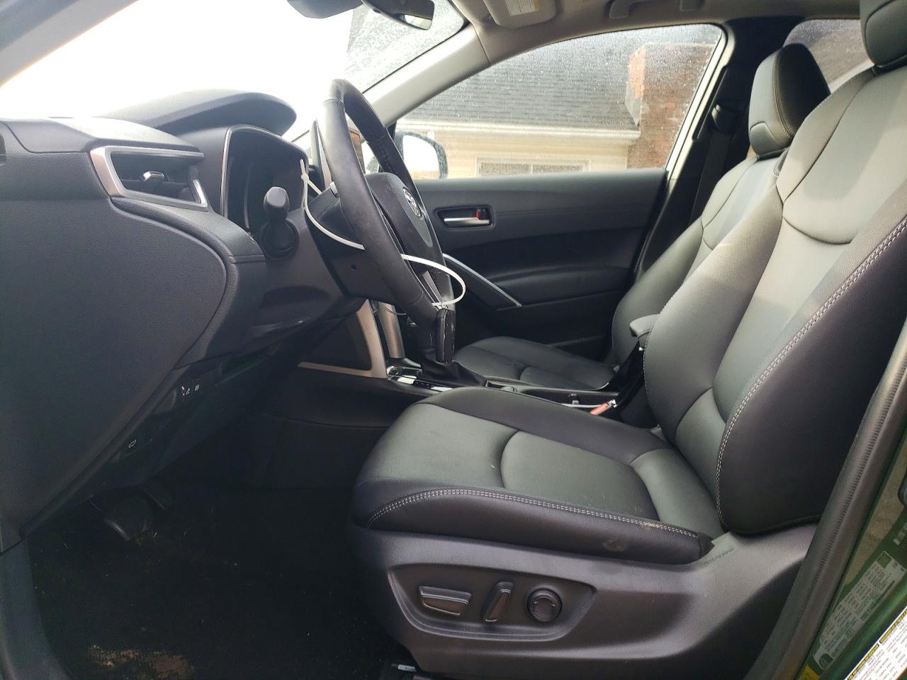 2023 TOYOTA COROLLA CROSS XLE photo 7