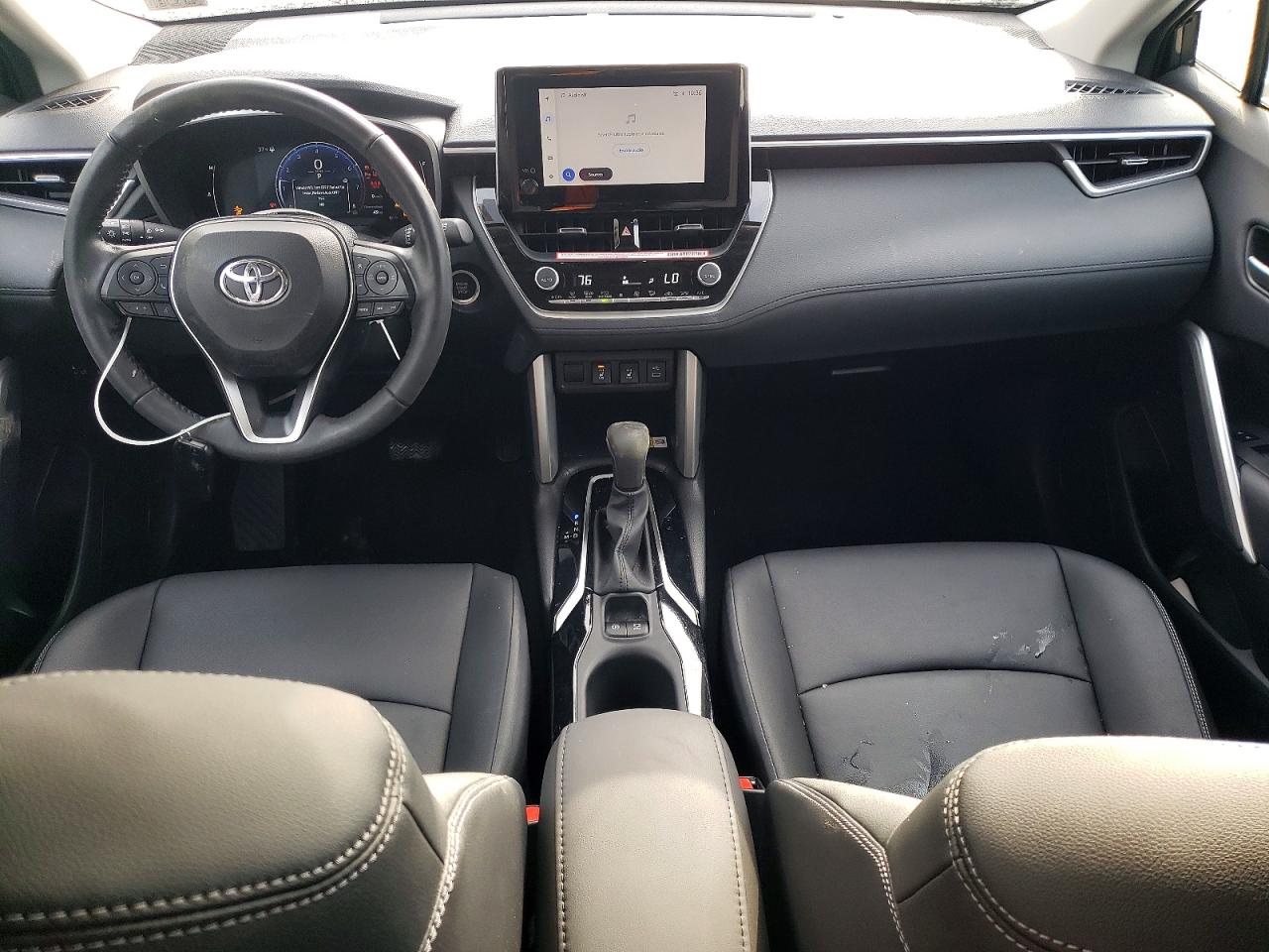 2023 TOYOTA COROLLA CROSS XLE photo 8