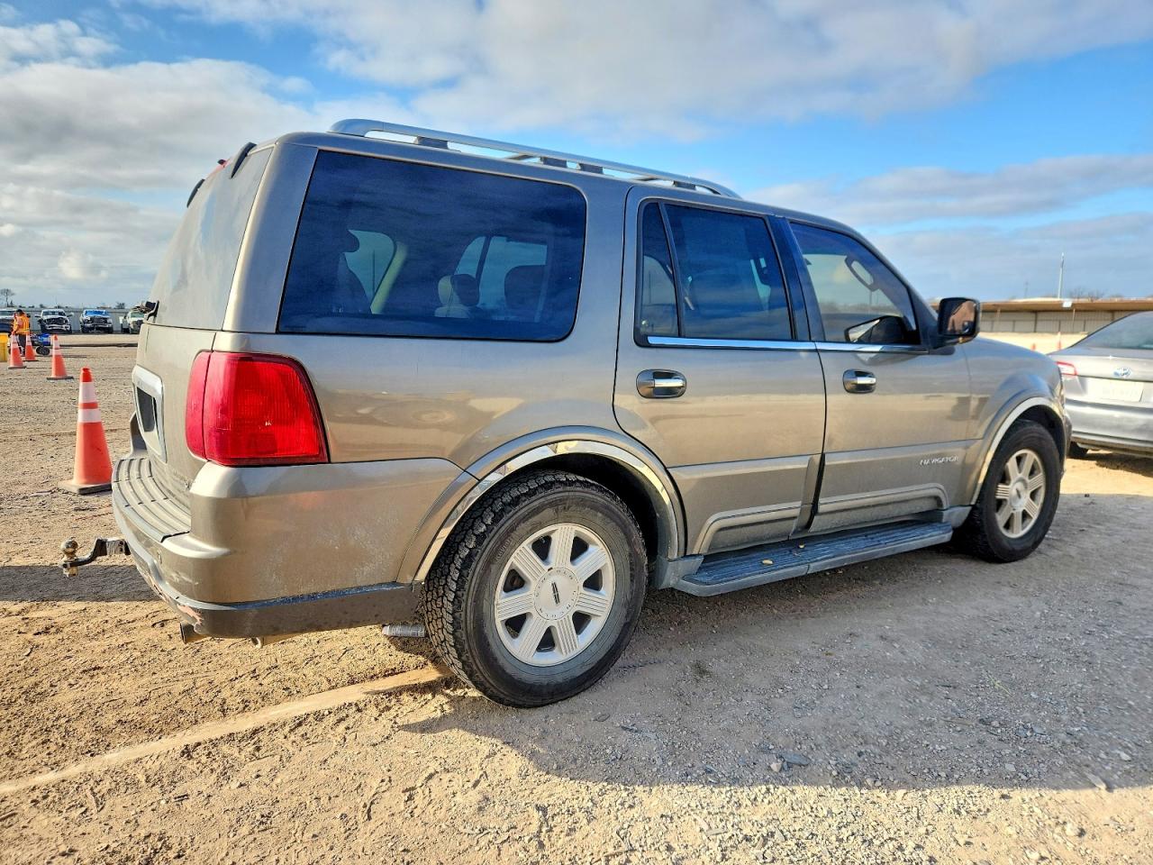 2004 LINCOLN NAVIGATOR photo 3