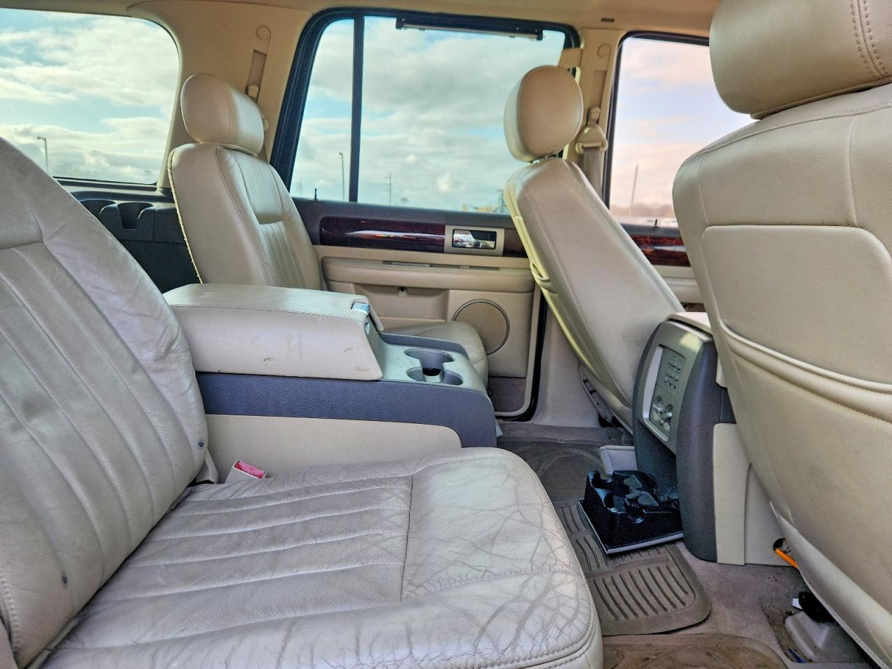 2004 LINCOLN NAVIGATOR photo 11