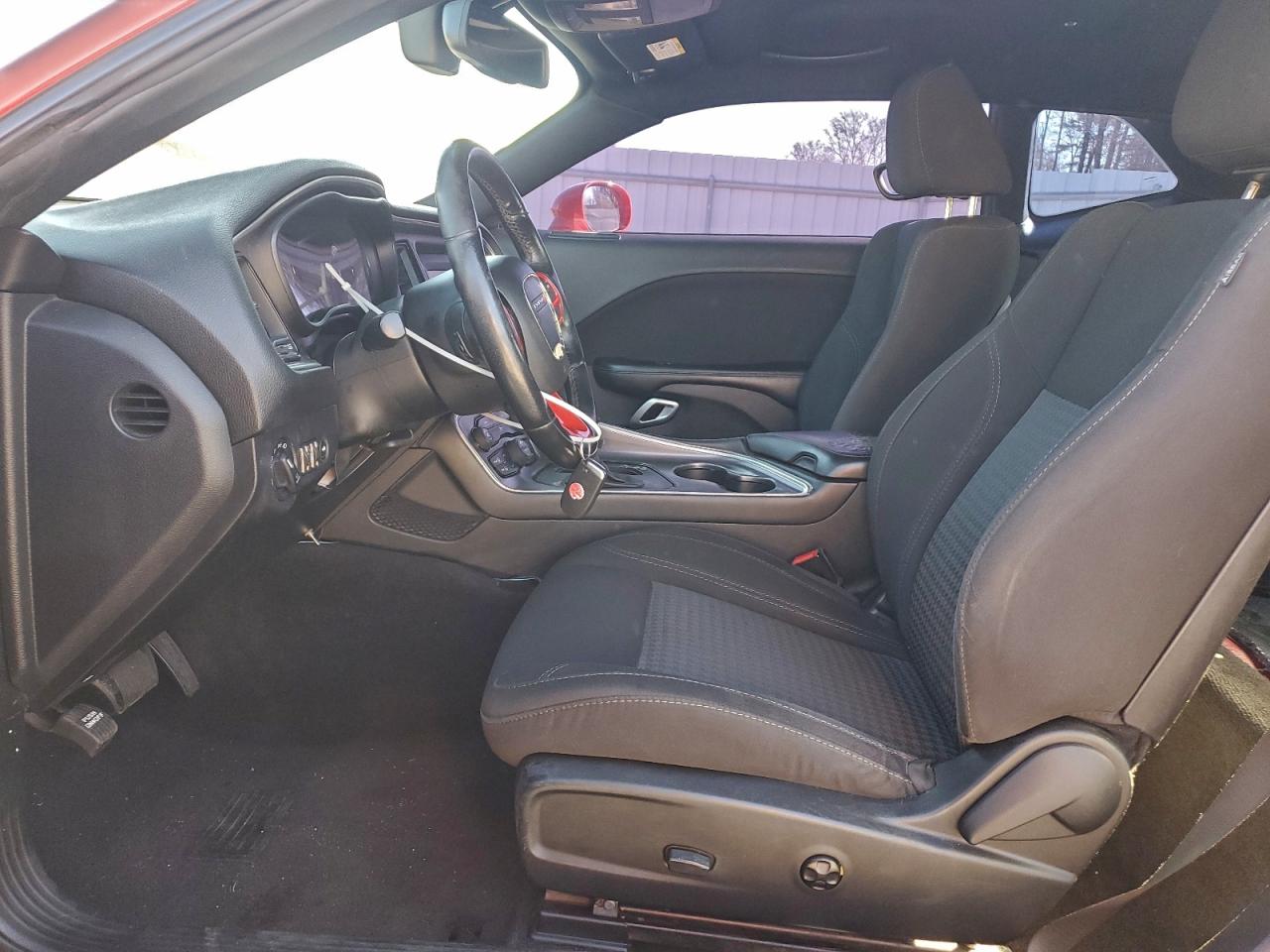 2016 DODGE CHALLENGER SXT photo 7