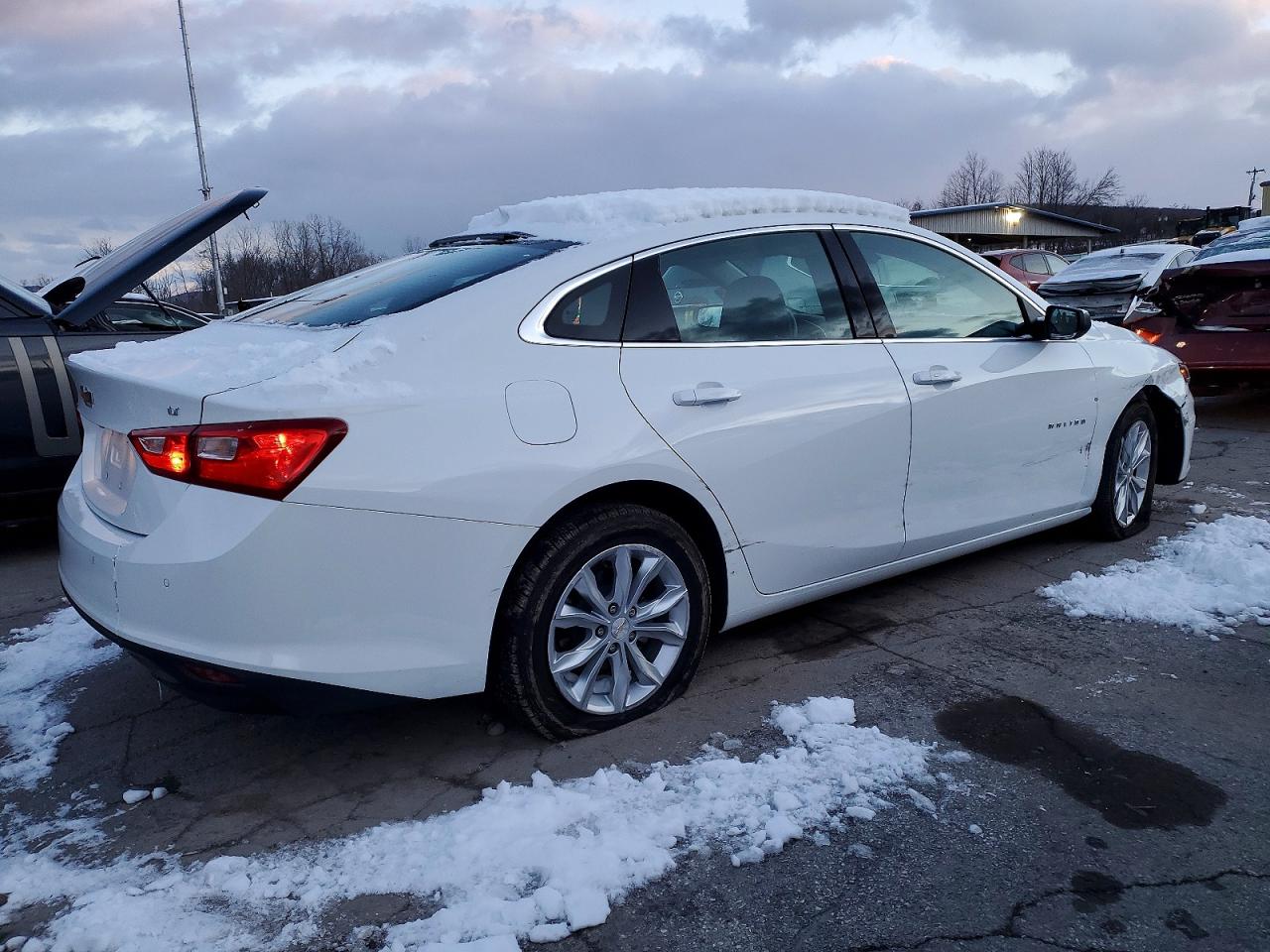 2024 CHEVROLET MALIBU LT photo 3