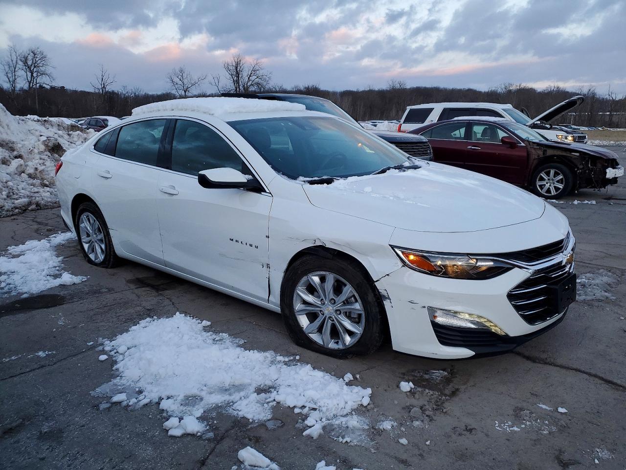 2024 CHEVROLET MALIBU LT photo 4