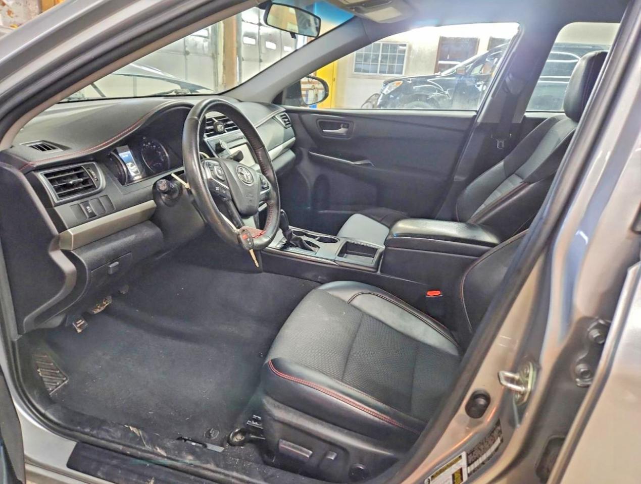 2017 TOYOTA CAMRY LE photo 7
