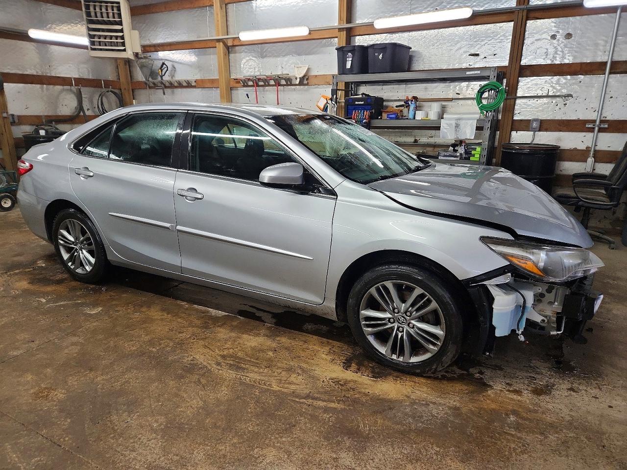 2017 TOYOTA CAMRY LE photo 4