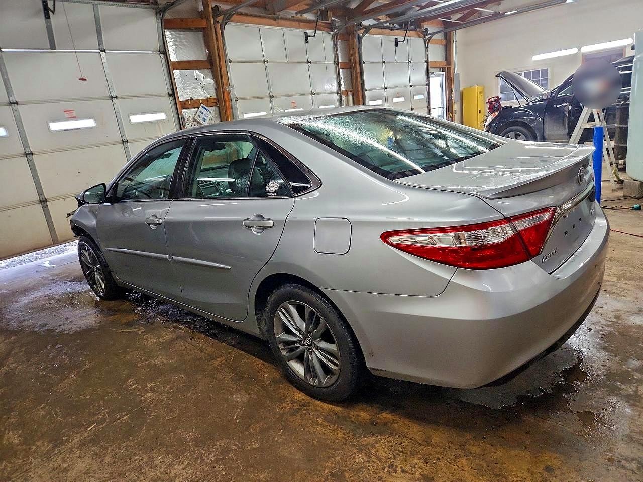 2017 TOYOTA CAMRY LE photo 2