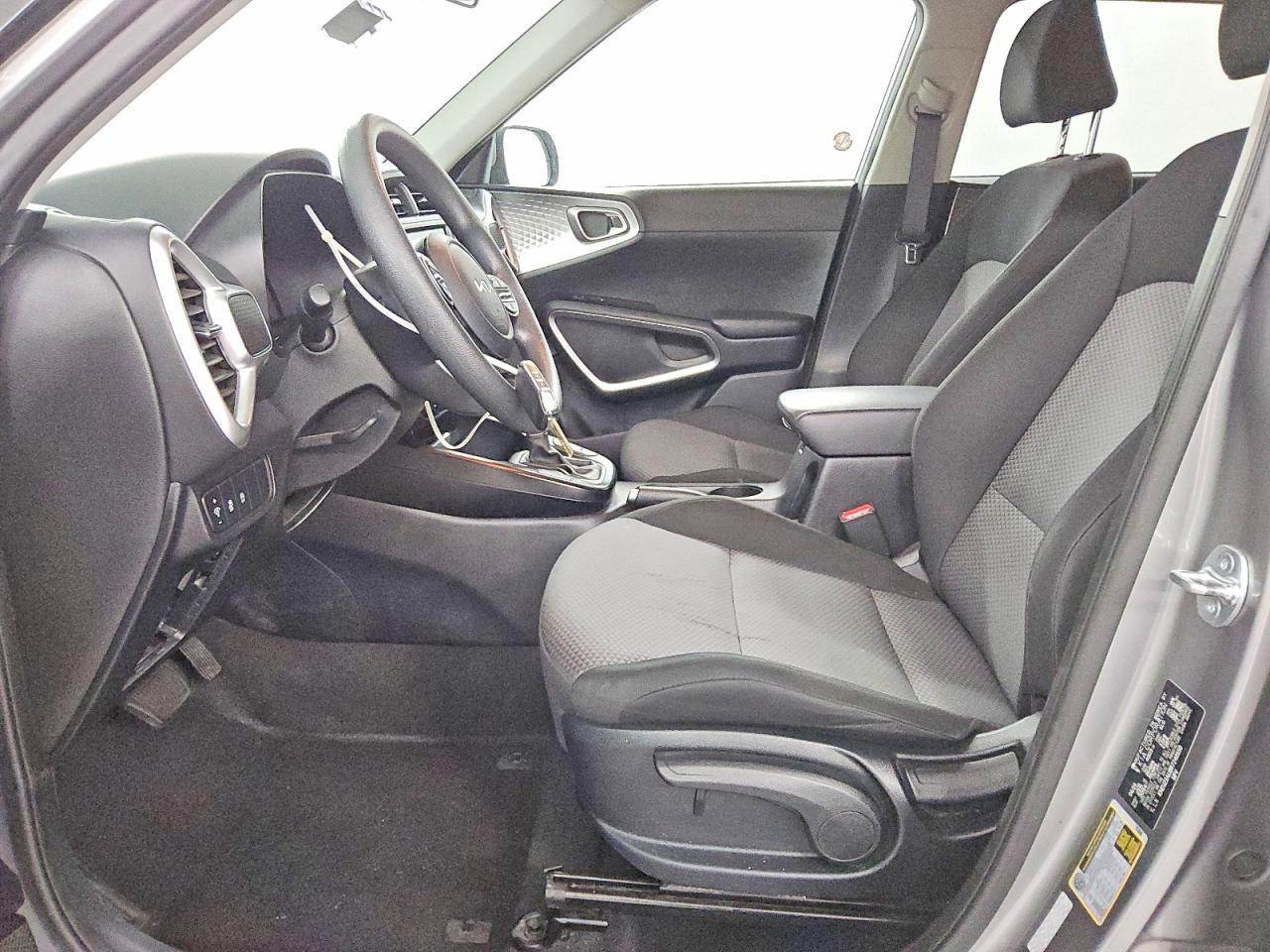 2024 KIA SOUL LX photo 7