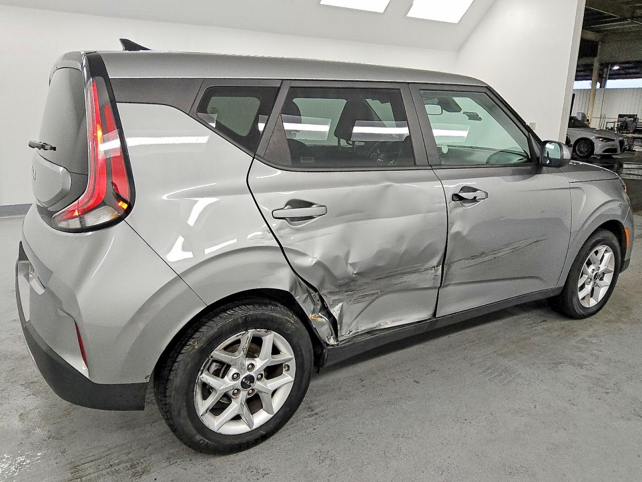 2024 KIA SOUL LX photo 3