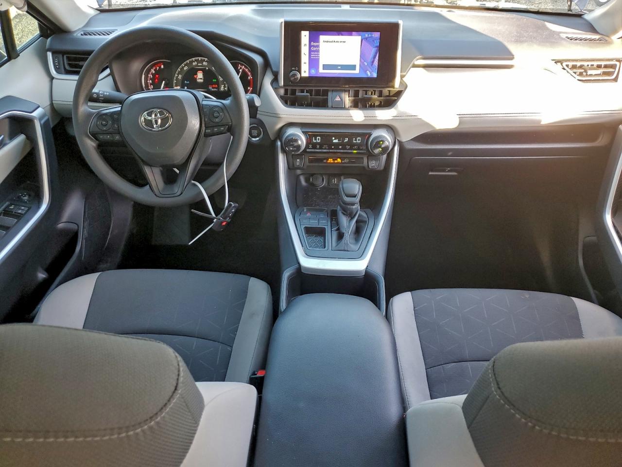 2025 TOYOTA RAV4 XLE photo 8