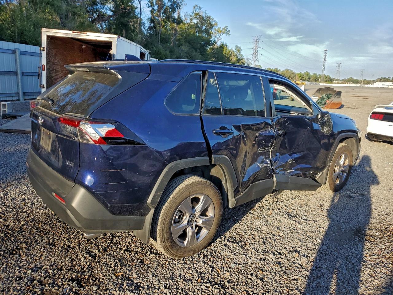 2025 TOYOTA RAV4 XLE photo 3