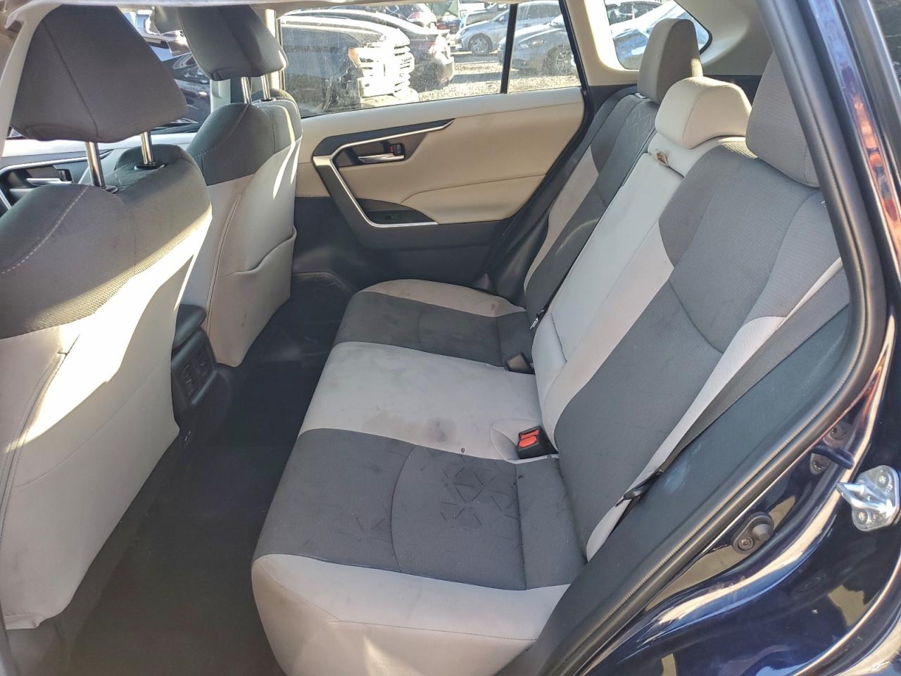 2025 TOYOTA RAV4 XLE photo 11