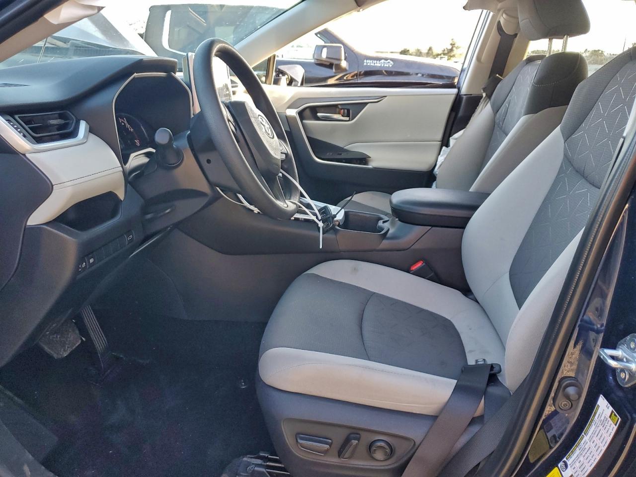 2025 TOYOTA RAV4 XLE photo 7