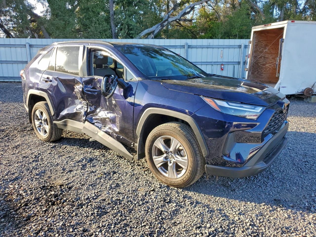 2025 TOYOTA RAV4 XLE photo 4