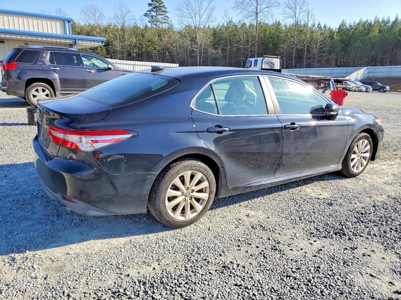2019 TOYOTA CAMRY L photo 3