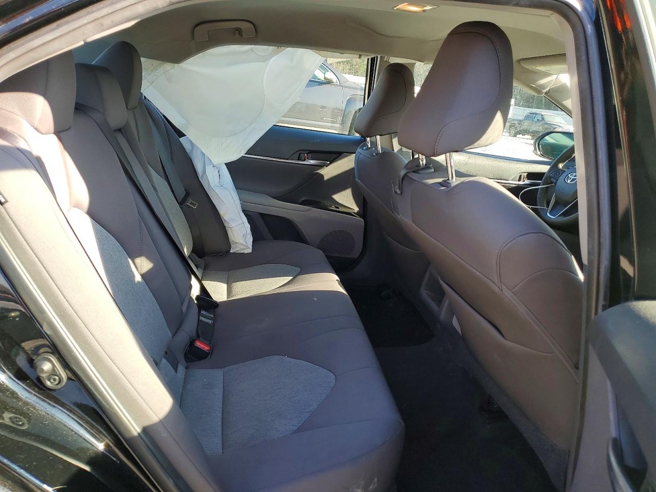 2019 TOYOTA CAMRY L photo 10