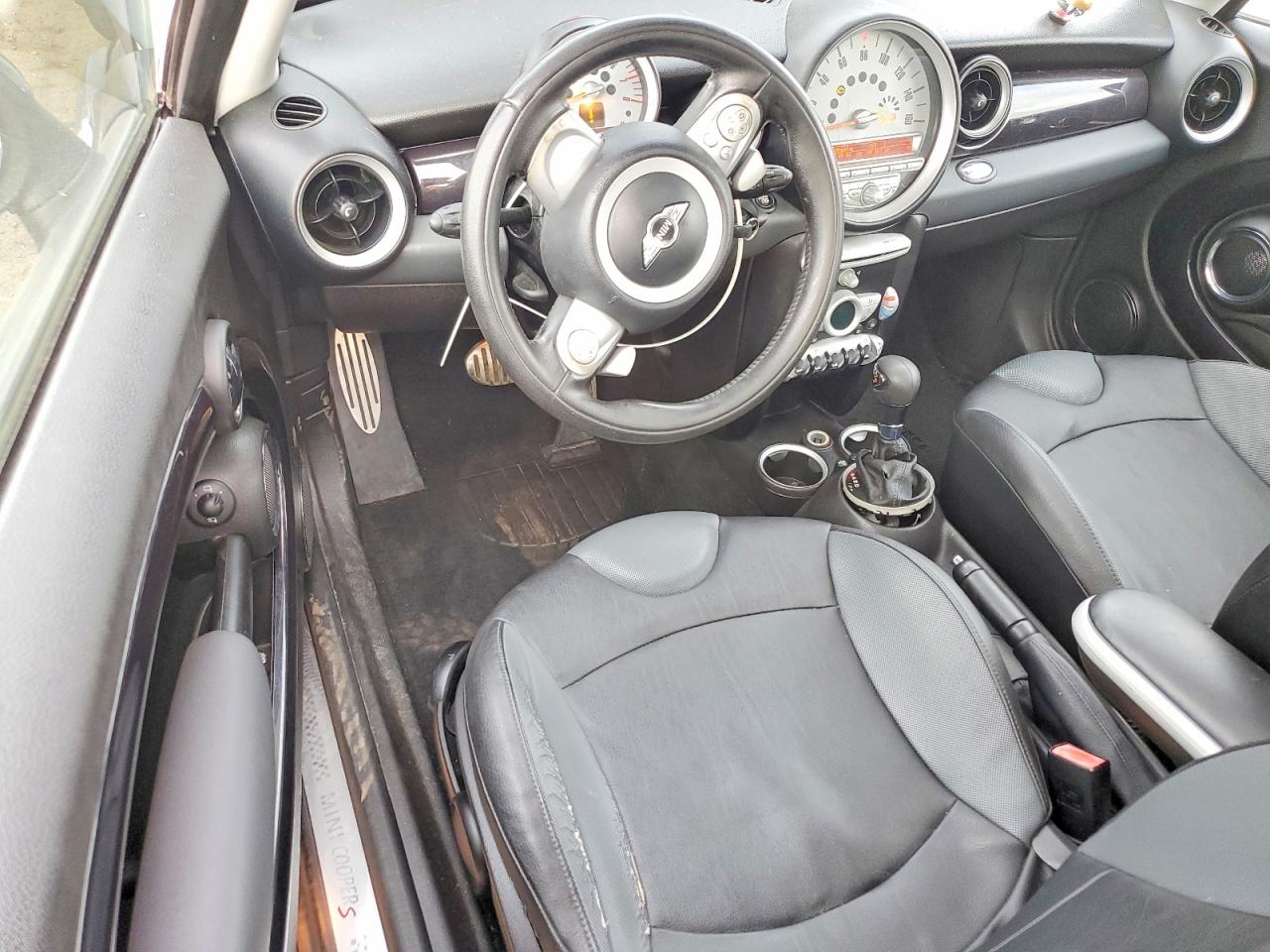 2010 MINI COOPER S photo 8