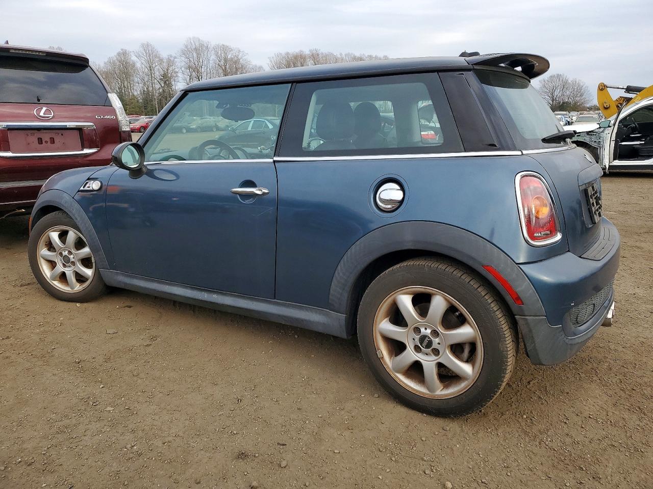2010 MINI COOPER S photo 2