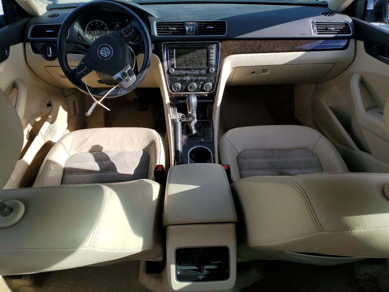 2015 VOLKSWAGEN PASSAT SEL photo 8