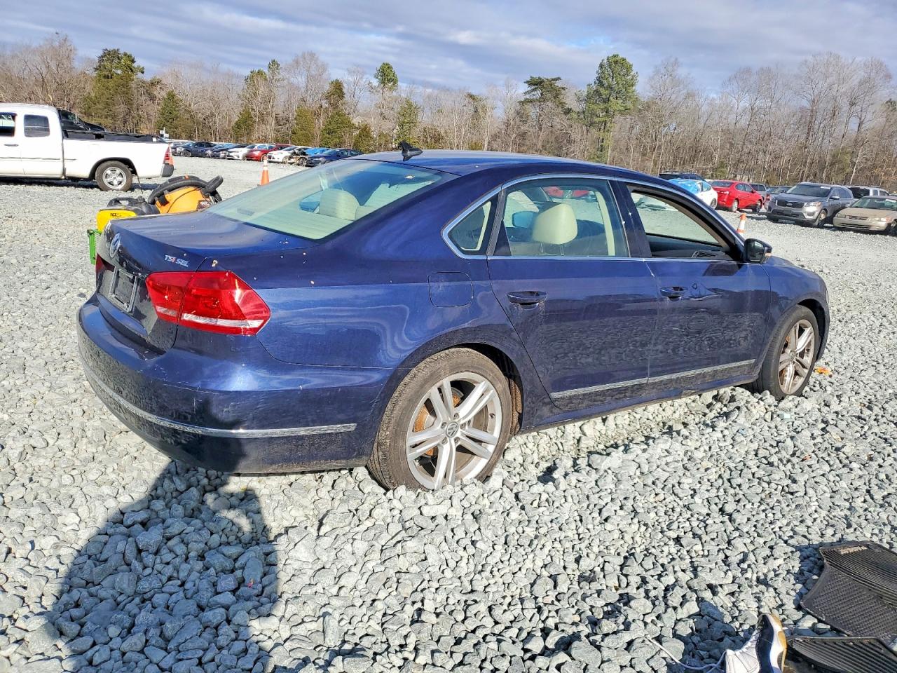 2015 VOLKSWAGEN PASSAT SEL photo 3
