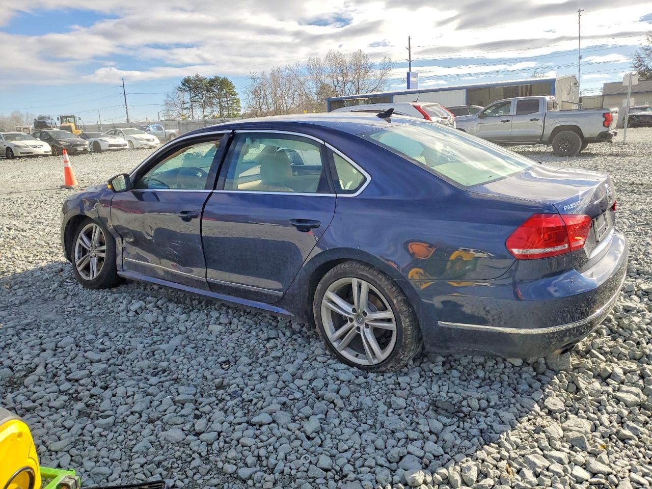 2015 VOLKSWAGEN PASSAT SEL photo 2