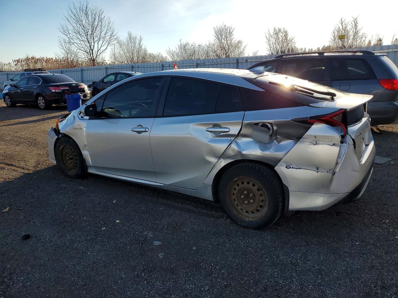 2018 TOYOTA PRIUS photo 2