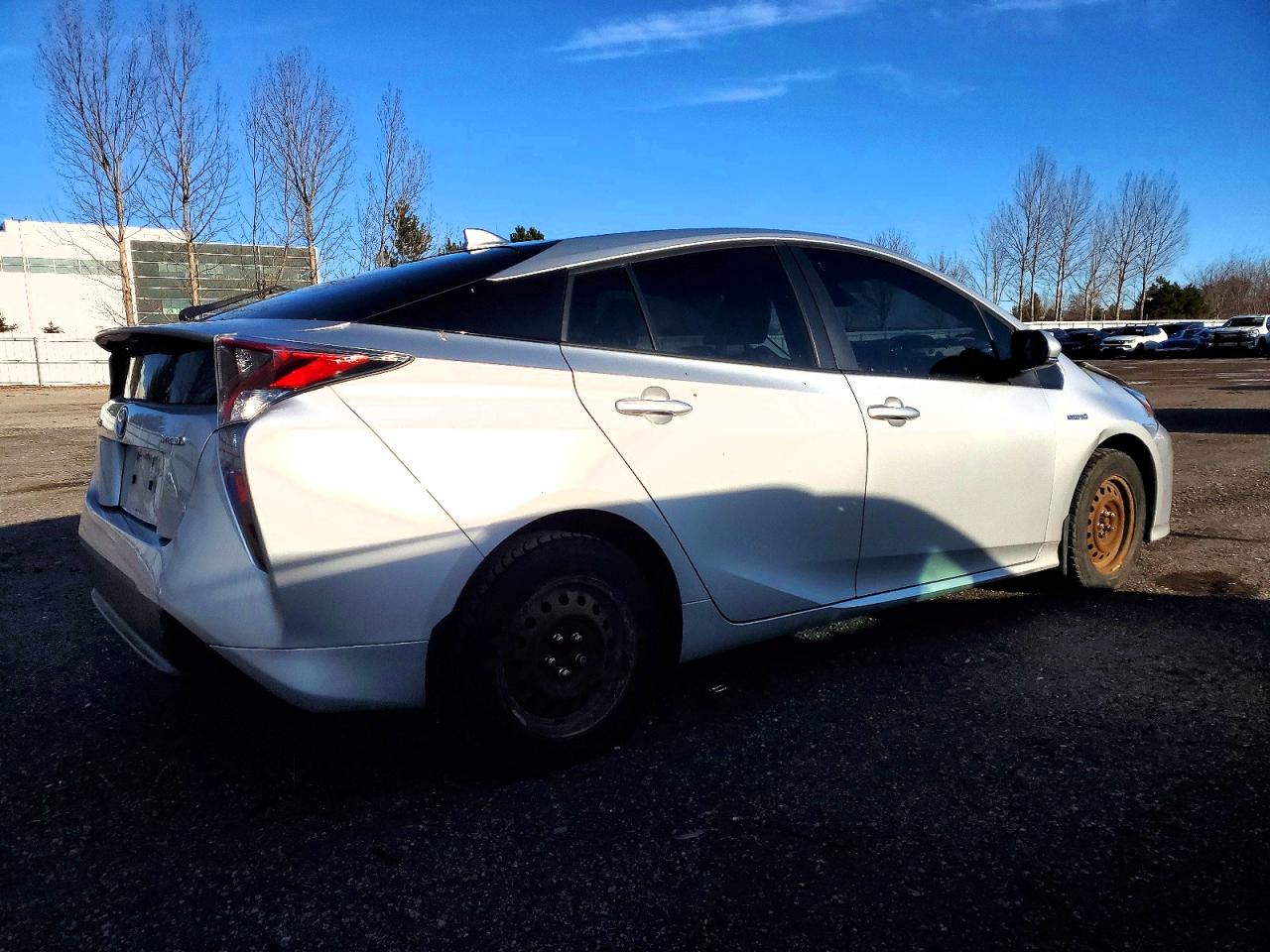 2018 TOYOTA PRIUS photo 3