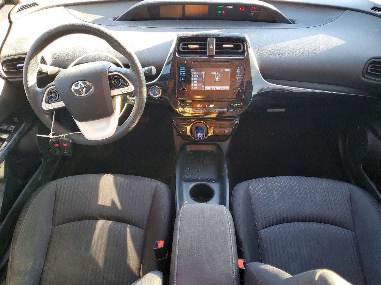2018 TOYOTA PRIUS photo 8