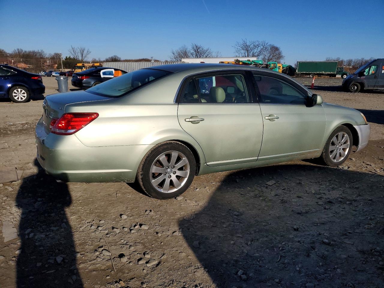 2005 TOYOTA AVALON XL photo 3