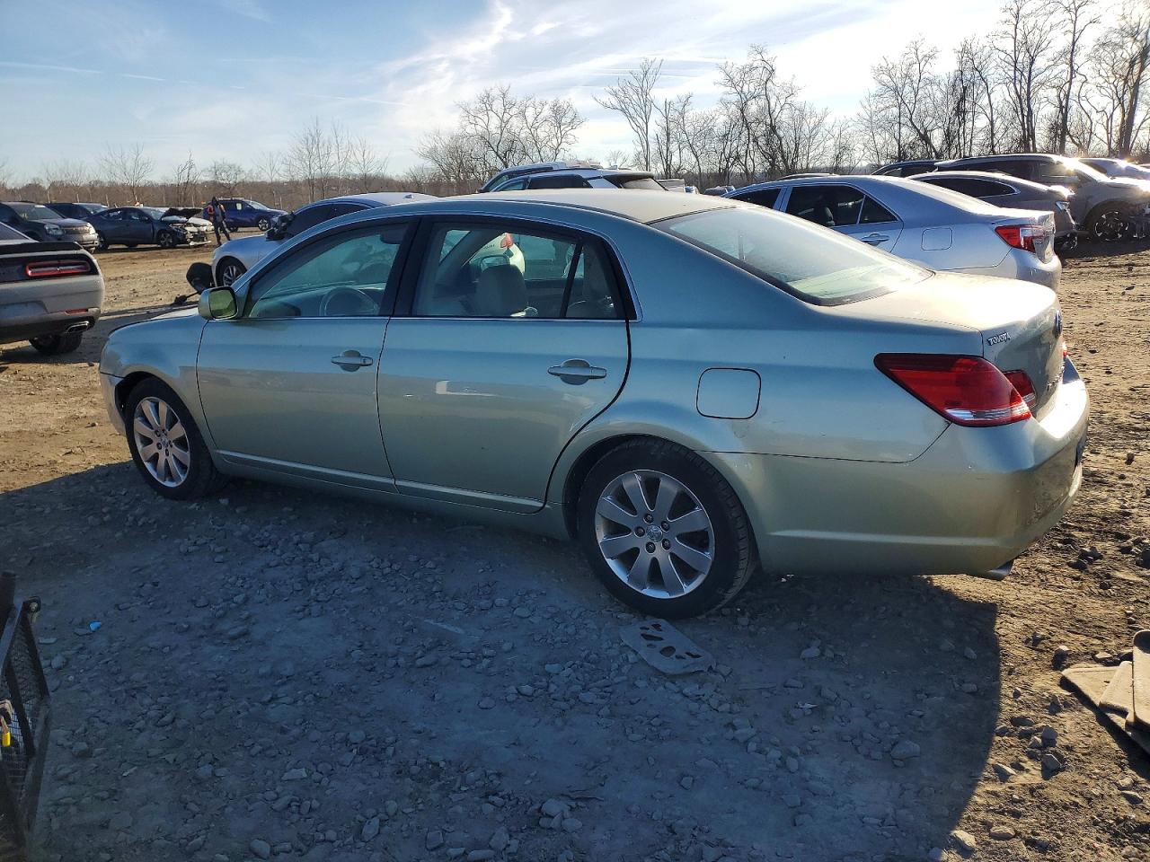 2005 TOYOTA AVALON XL photo 2
