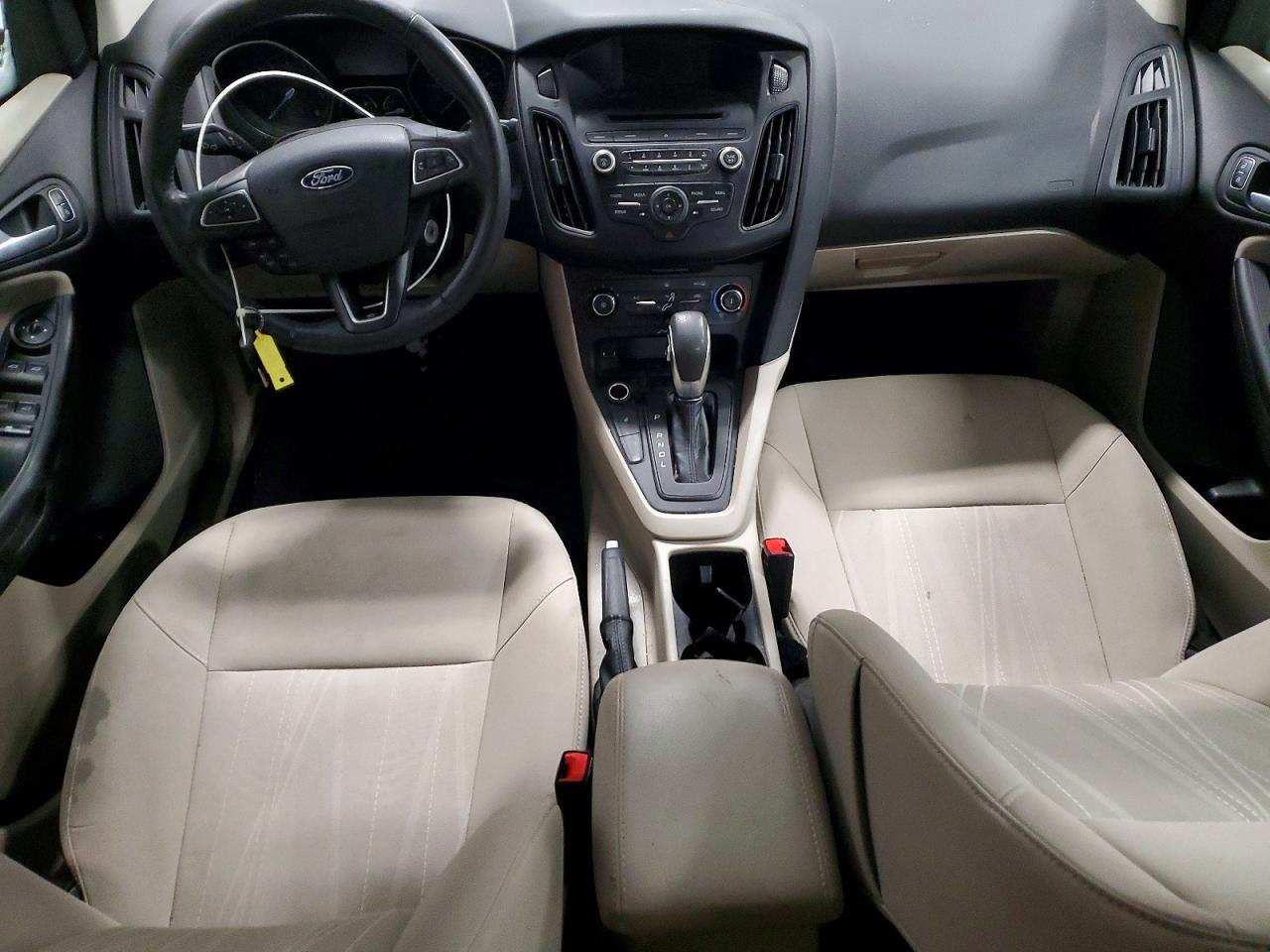 2017 FORD FOCUS SE photo 8