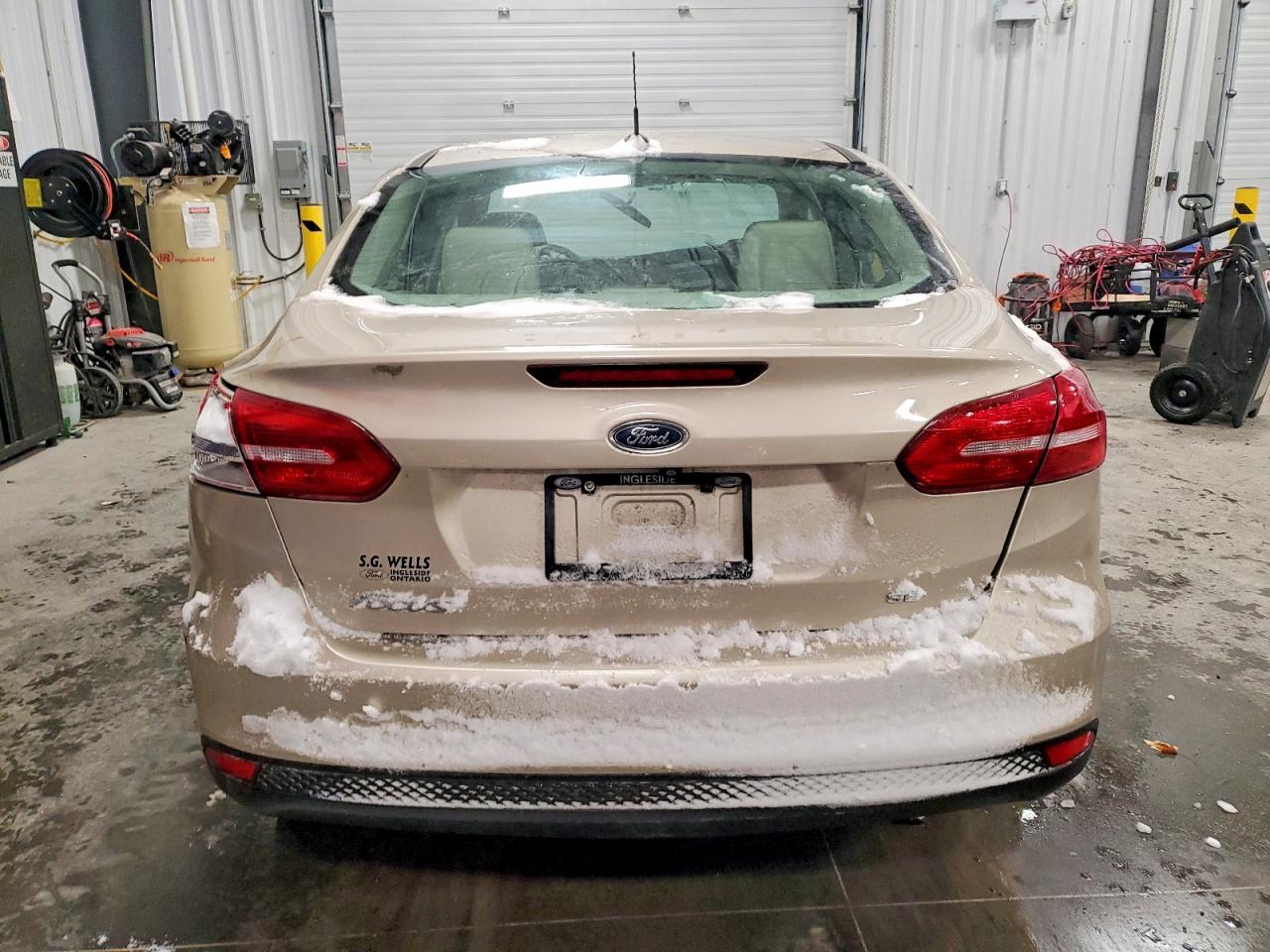 2017 FORD FOCUS SE photo 6