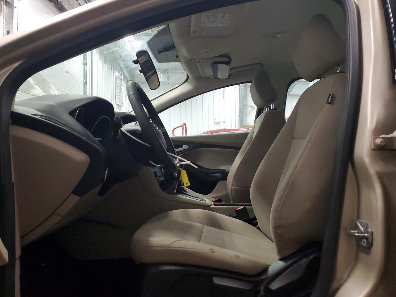 2017 FORD FOCUS SE photo 7
