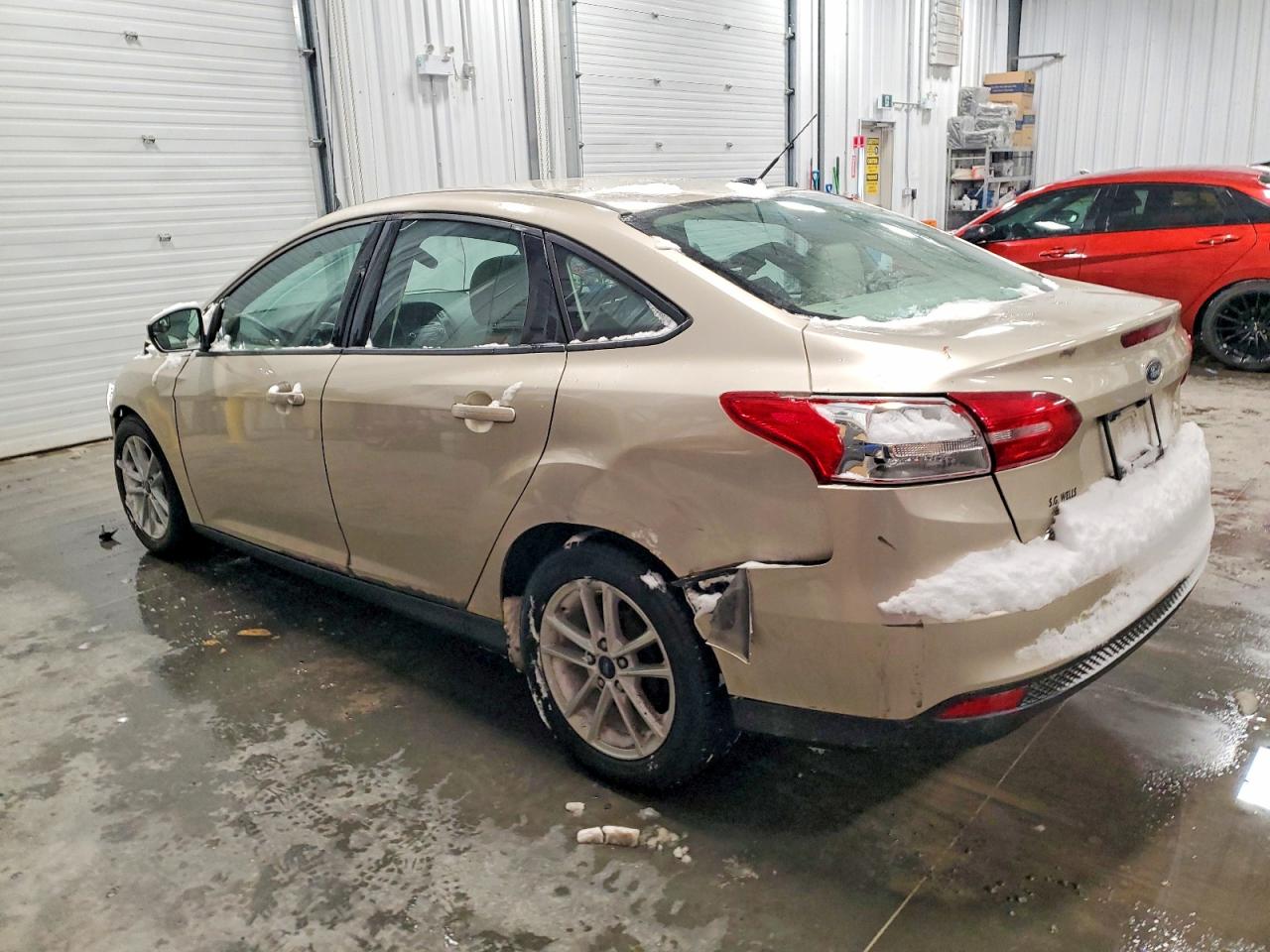 2017 FORD FOCUS SE photo 2