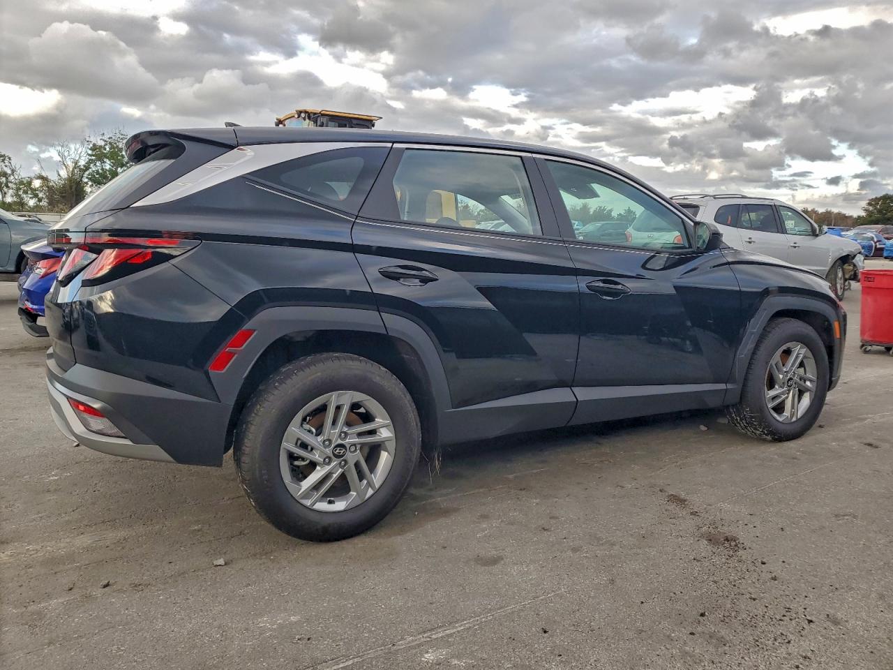 2026 HYUNDAI TUCSON SE photo 3
