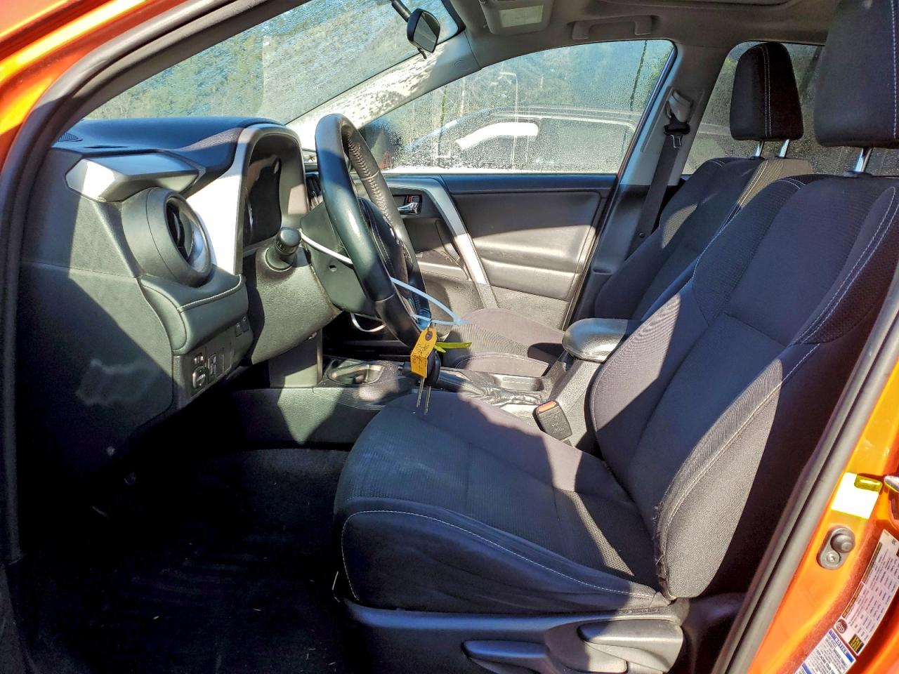 2016 TOYOTA RAV4 XLE photo 7