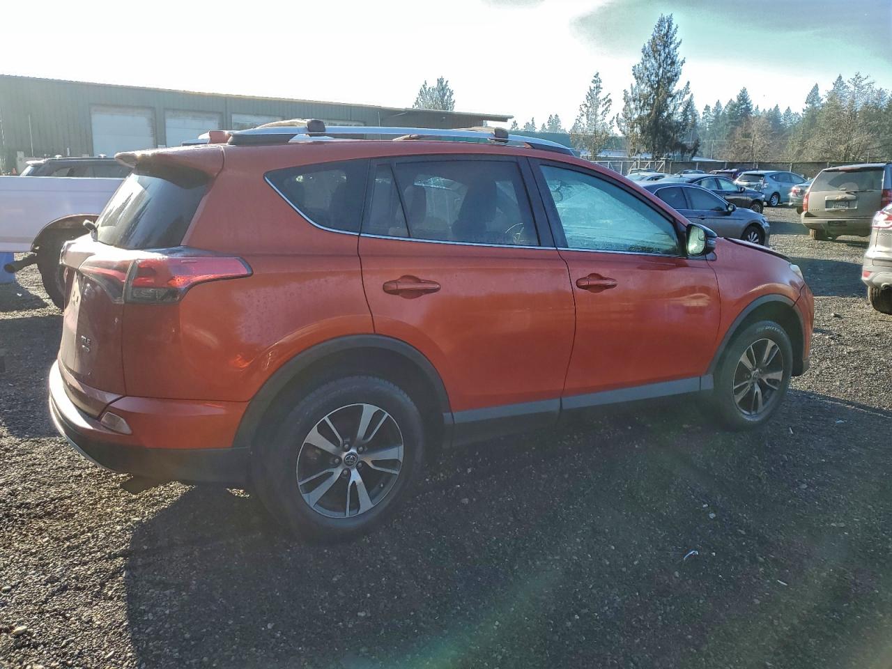 2016 TOYOTA RAV4 XLE photo 3