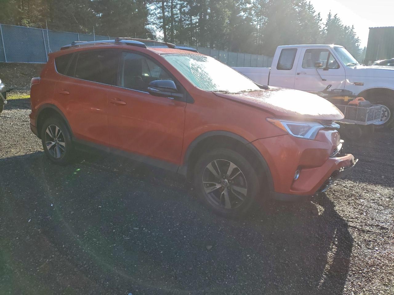 2016 TOYOTA RAV4 XLE photo 4